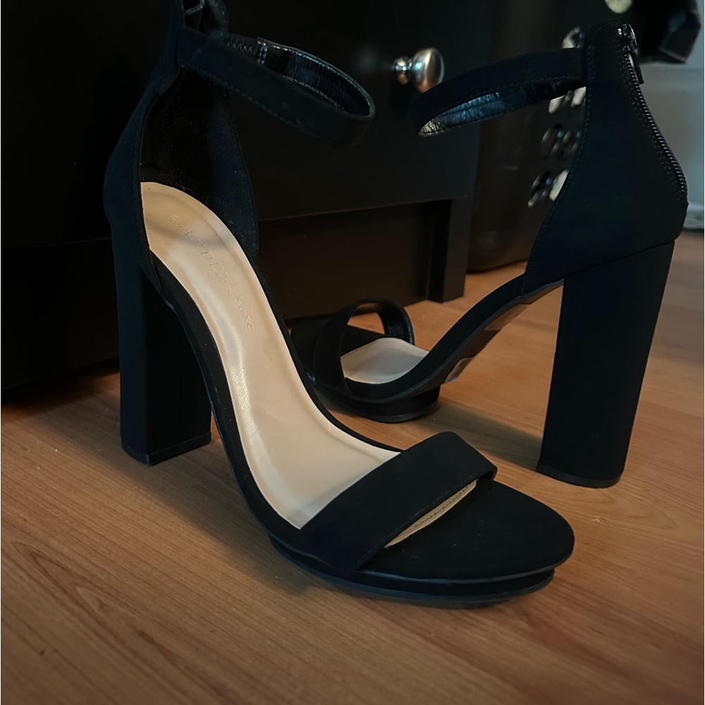 Black Wild Diva Lounge Morrin Heeled Sandal. Size 8.5